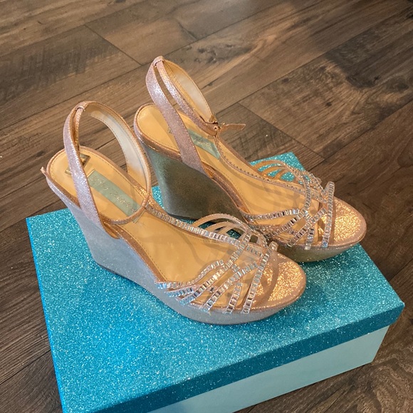 Blue by Betsey Johnson Ember Wedges Champagne - Picture 2 of 9